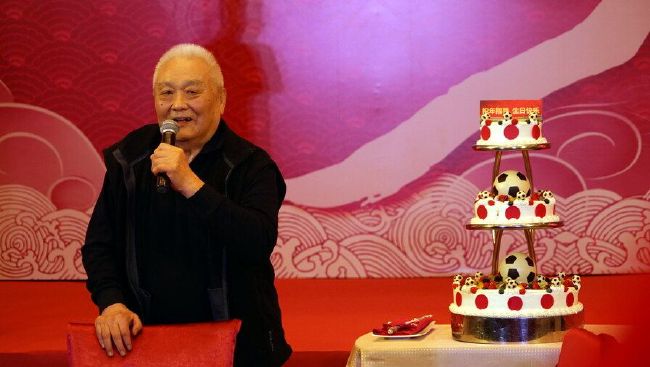第51分钟，亚马尔禁区内劲射击中横梁弹出。